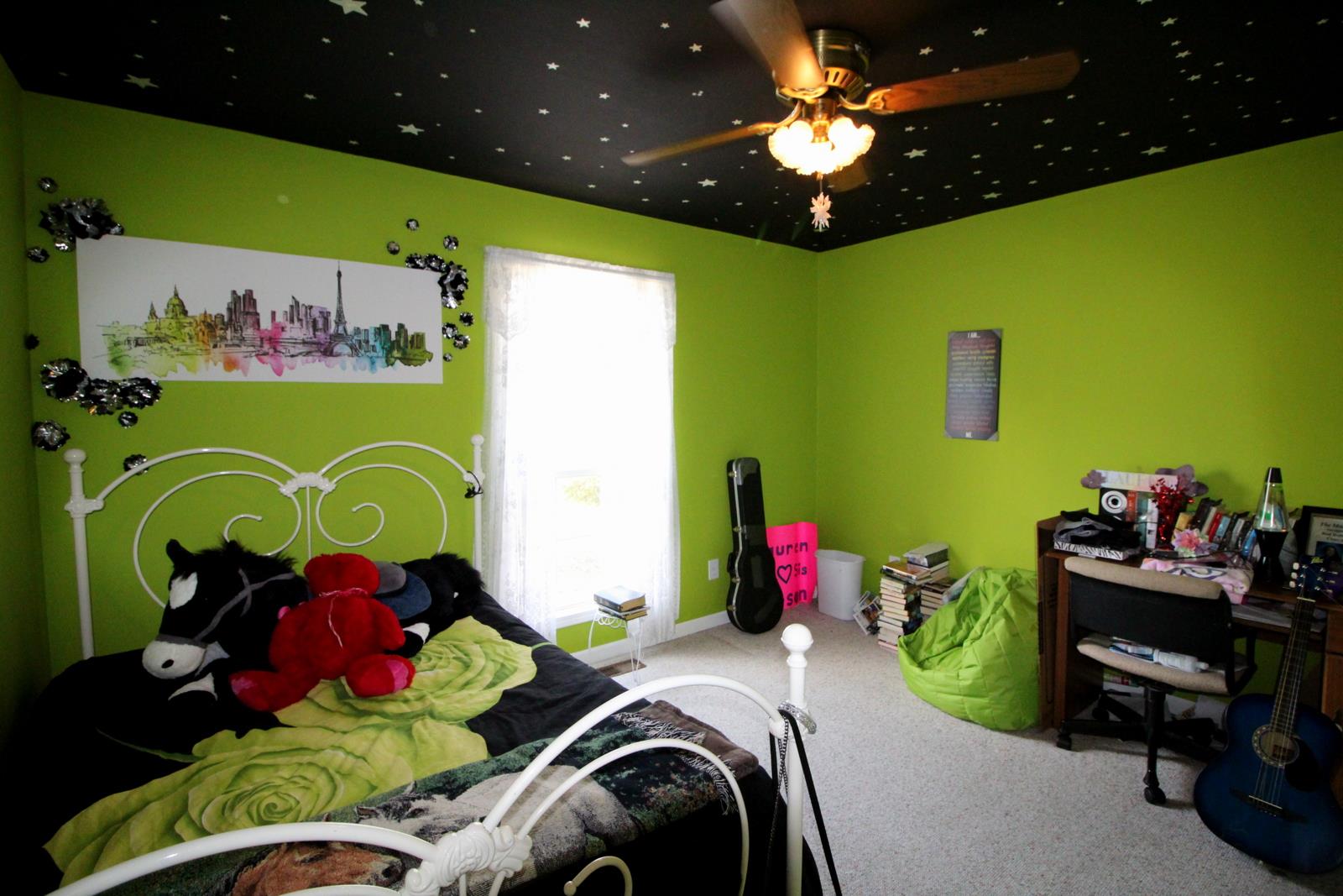 816 R B Highway Red Boiling Springs, TN 37150 - Photo 18 of 30 a room with toys and dresser