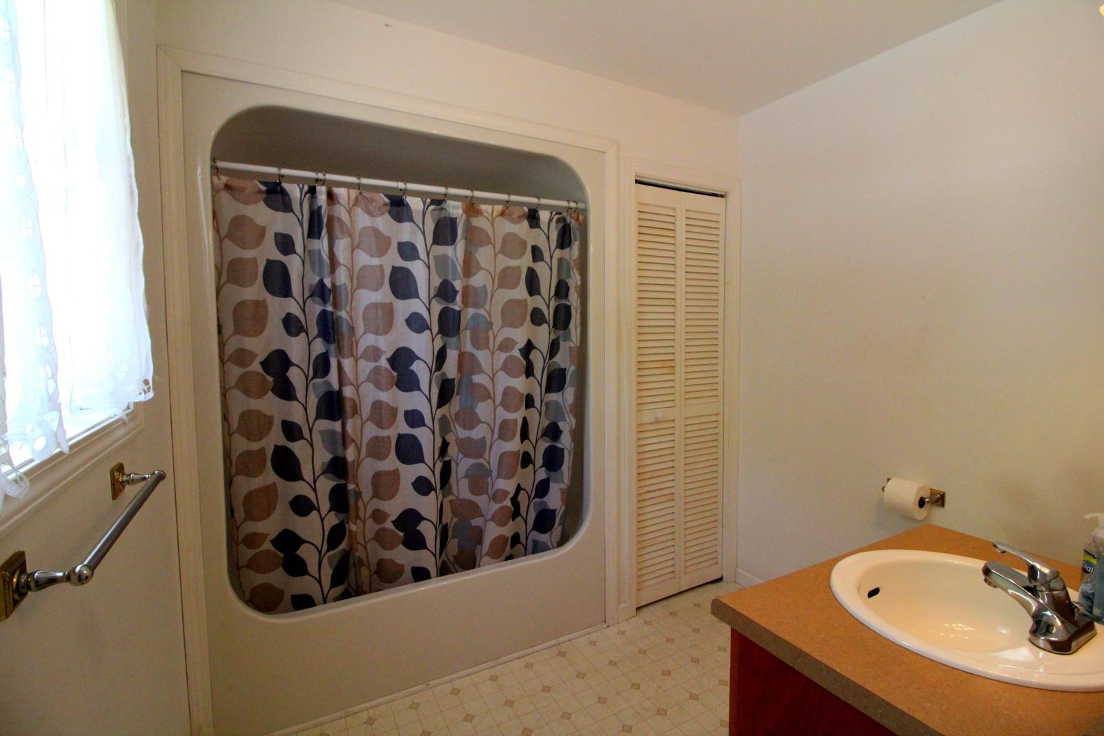 816 R B Highway Red Boiling Springs, TN 37150 - Photo 23 of 30 a bathroom with a bathtub and shower