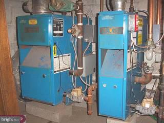 361 Hampden Road Upper Darby, PA 19082 - Photo 5 of 6