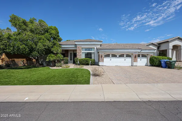$1,099,000 | 2012 East Glenn Drive, Phoenix, AZ 85020