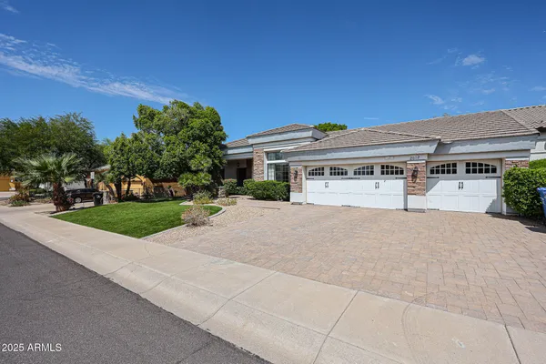 $1,099,000 | 2012 East Glenn Drive, Phoenix, AZ 85020