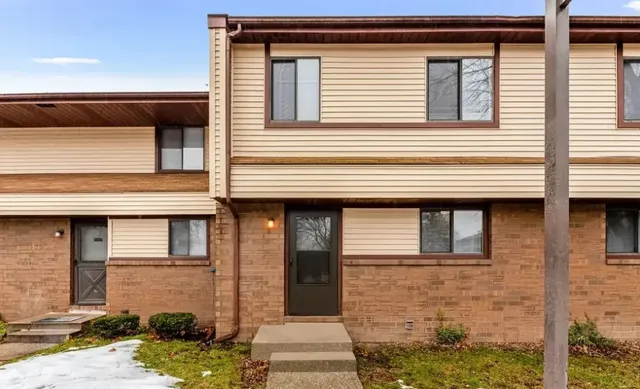 $910 | 180 Colony Drive South, Saginaw, MI 48638