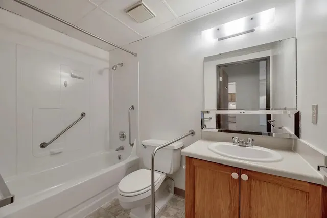 $910 | 180 Colony Drive South, Saginaw, MI 48638