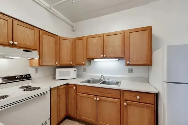 $910 | 180 Colony Drive South, Saginaw, MI 48638