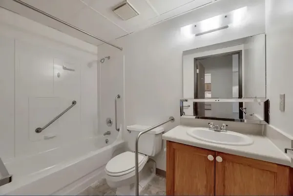 $910 | 180 Colony Drive South, Saginaw, MI 48638