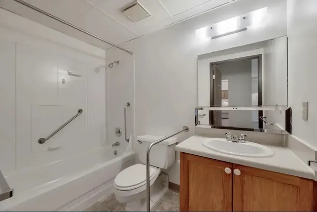 $910 | 180 Colony Drive South, Saginaw, MI 48638