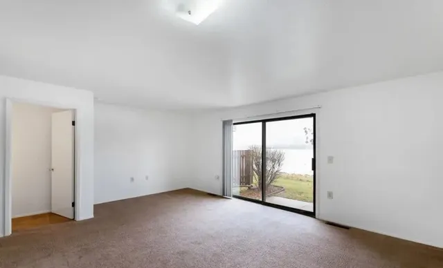 $910 | 180 Colony Drive South, Saginaw, MI 48638