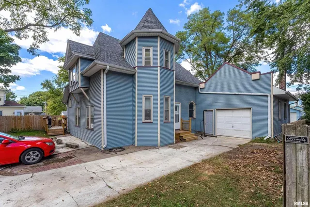 $110,000 | 1224 East 11th Street, Davenport, IA 52803