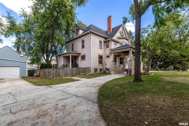 $110,000 | 1224 East 11th Street, Davenport, IA 52803