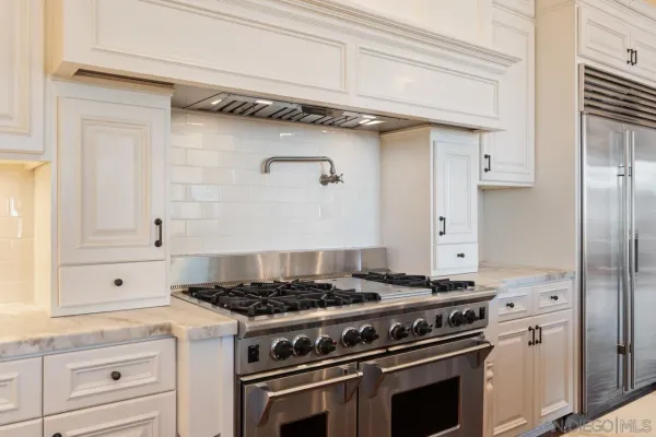 $8,699,000 | 8080 La Jolla Scenic Drive North, La Jolla, CA 92037