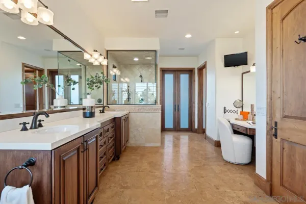 $8,699,000 | 8080 La Jolla Scenic Drive North, La Jolla, CA 92037