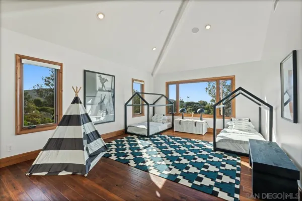 $8,699,000 | 8080 La Jolla Scenic Drive North, La Jolla, CA 92037