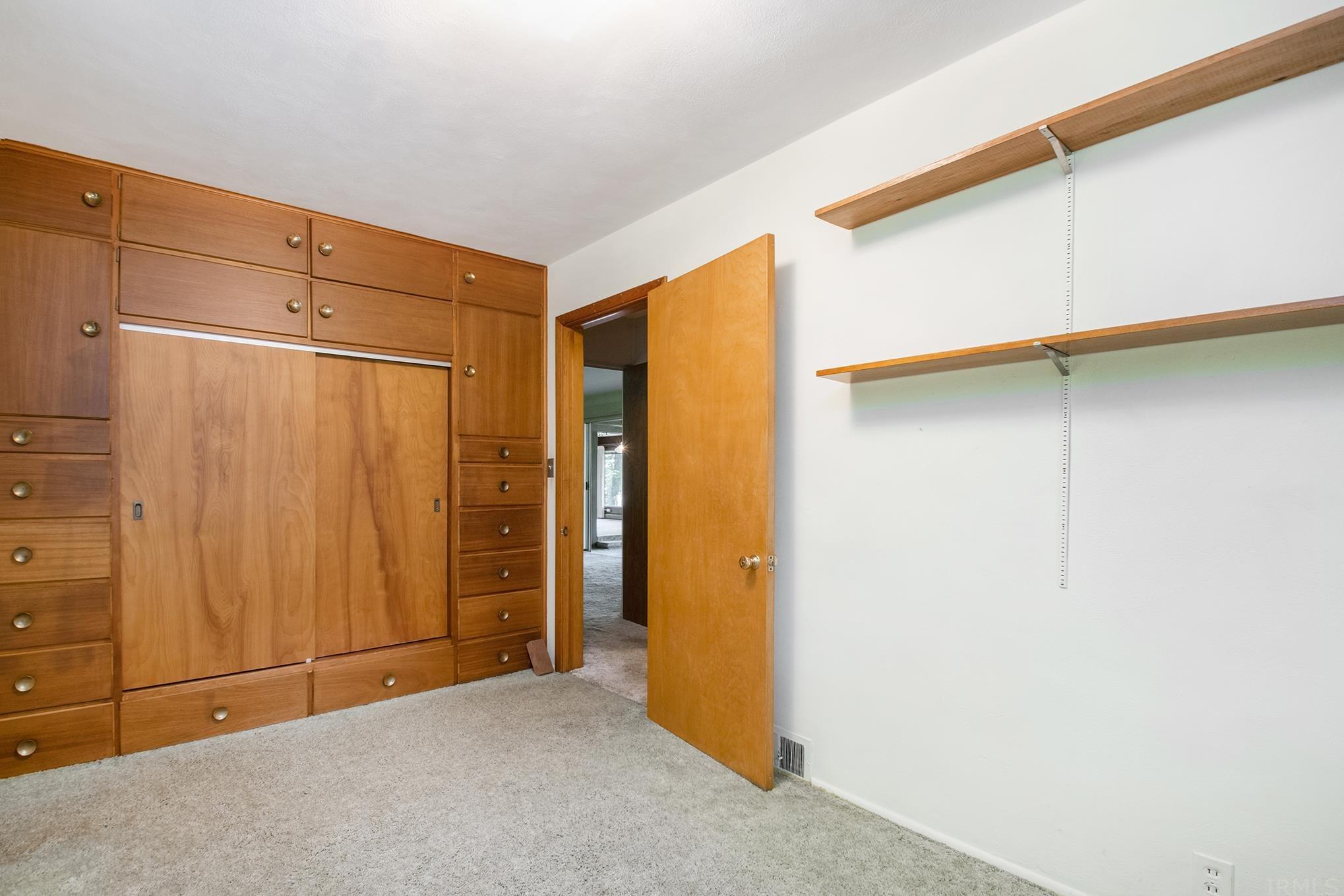 62650 Oak Road South Bend, IN 46614 - Photo 13 of 36 Gallery Image 13