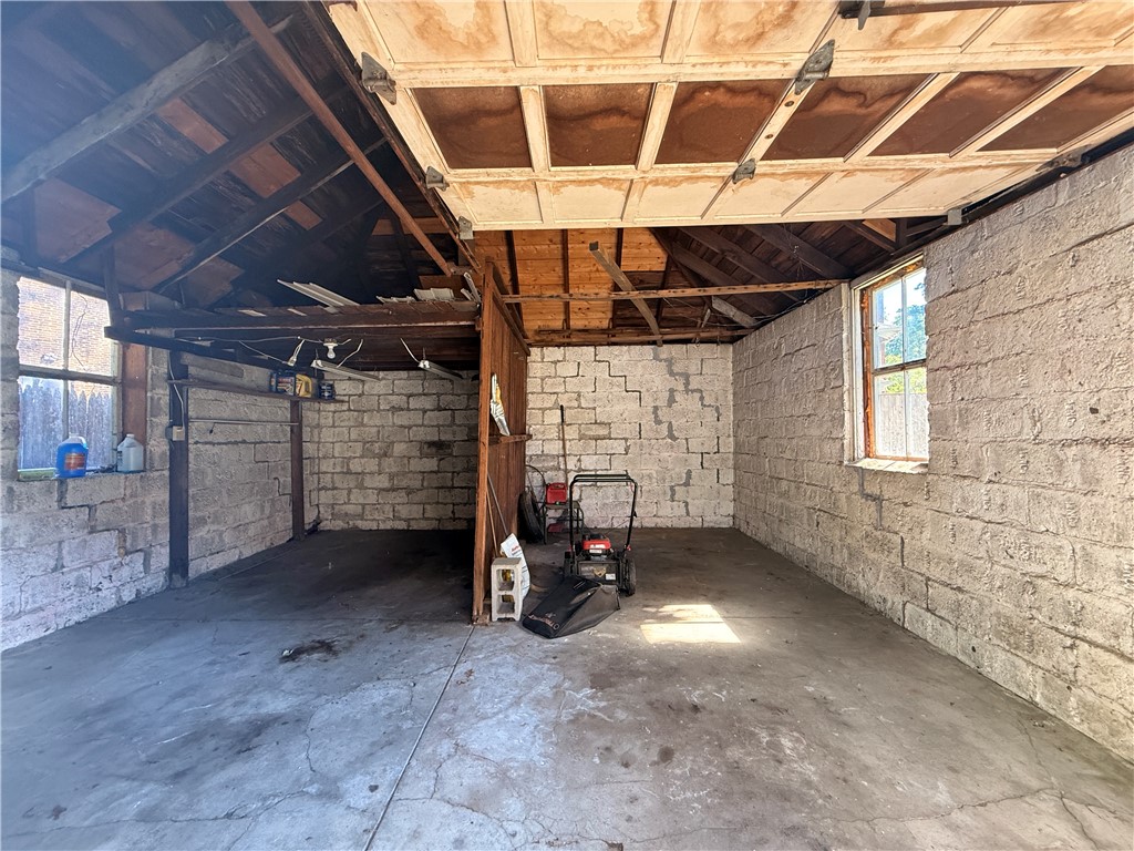 215 Rochambeau Avenue Providence, RI 02906 - Photo 37 of 42