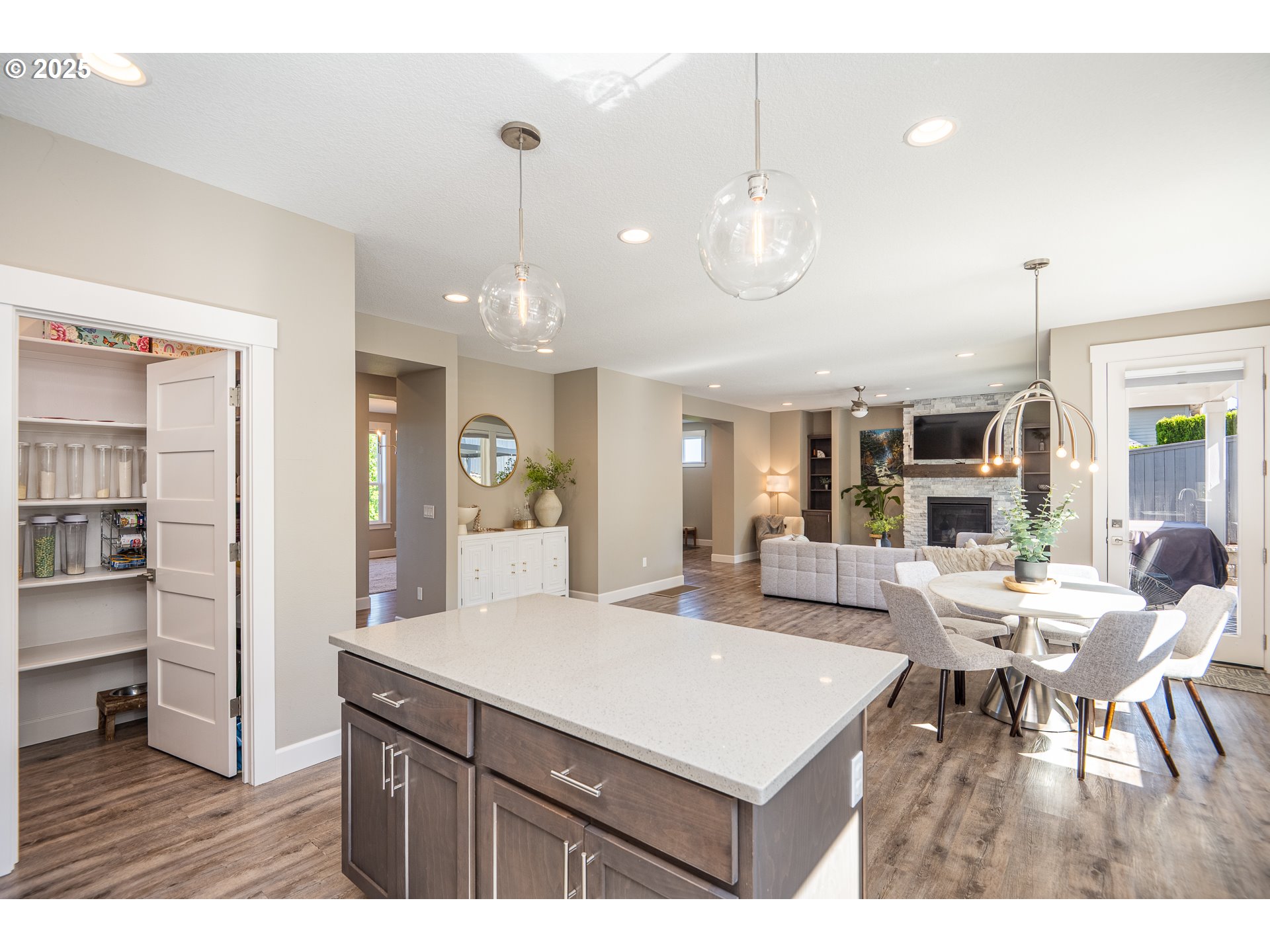 840 Chikamin Loop Silverton, OR 97381 - Photo 8 of 37 a large kitchen with a table and chairs