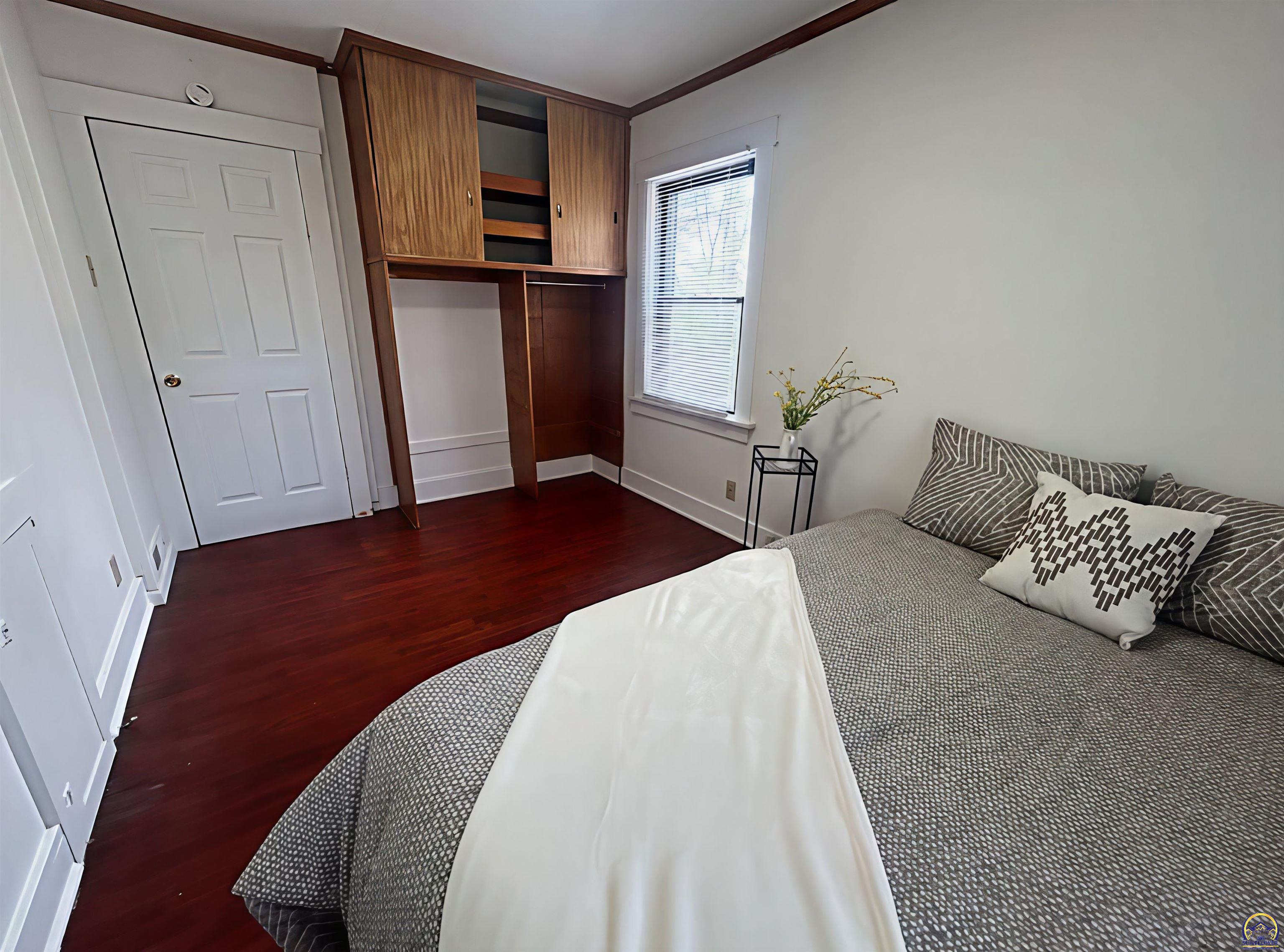 3720 Southwest 9th Street Topeka, KS 66606 - Photo 12 of 25