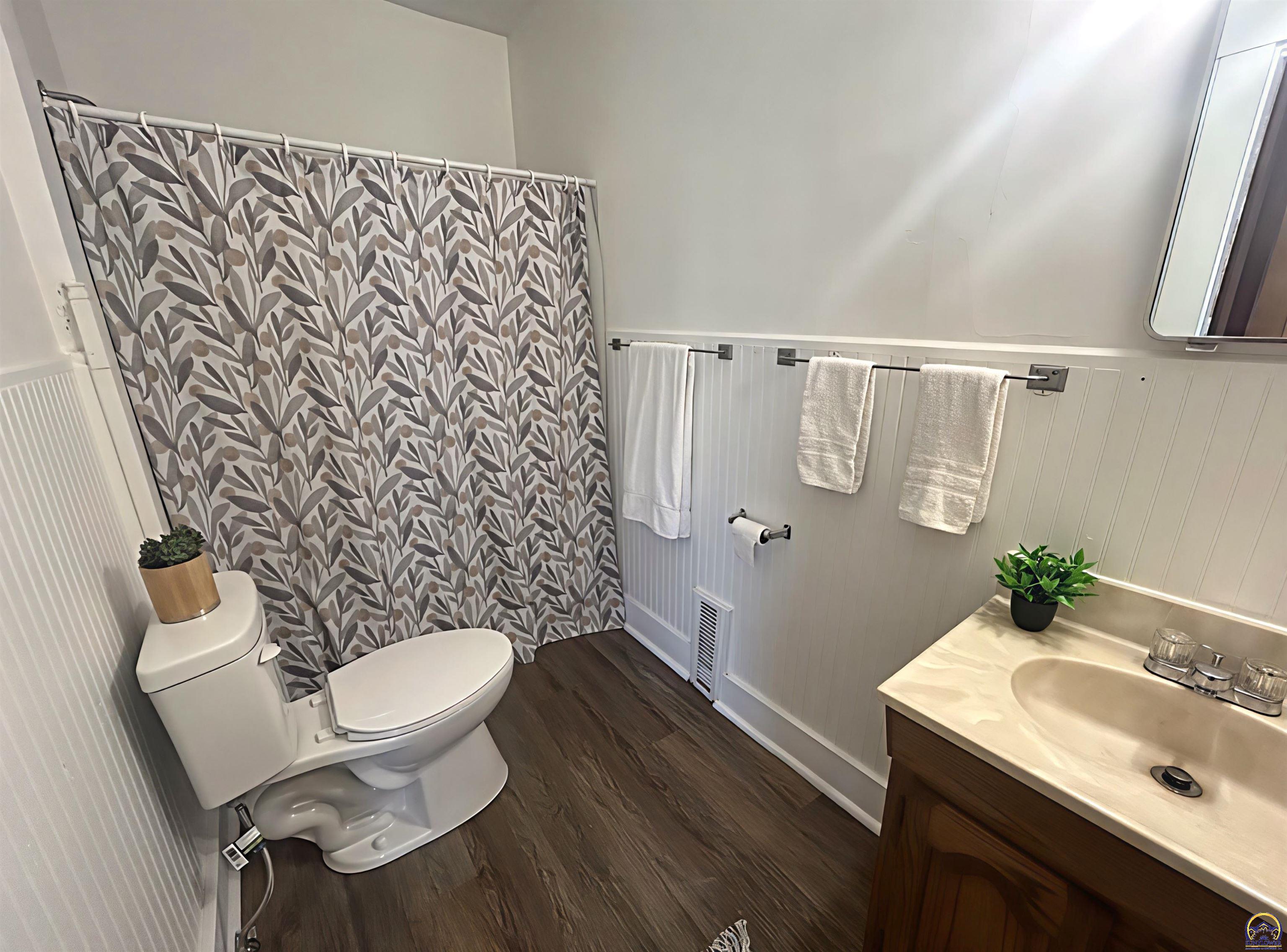 3720 Southwest 9th Street Topeka, KS 66606 - Photo 13 of 25