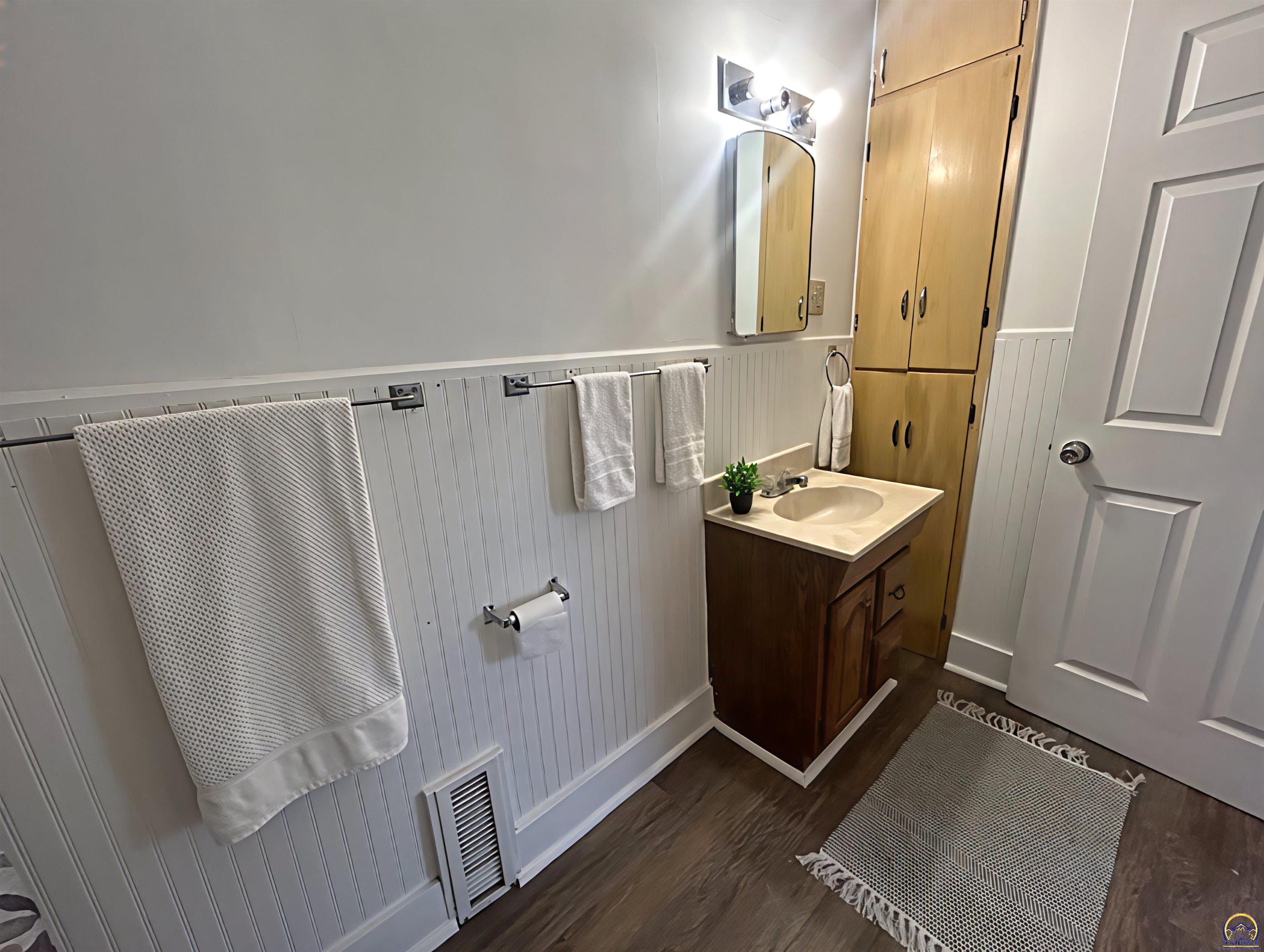 3720 Southwest 9th Street Topeka, KS 66606 - Photo 14 of 25