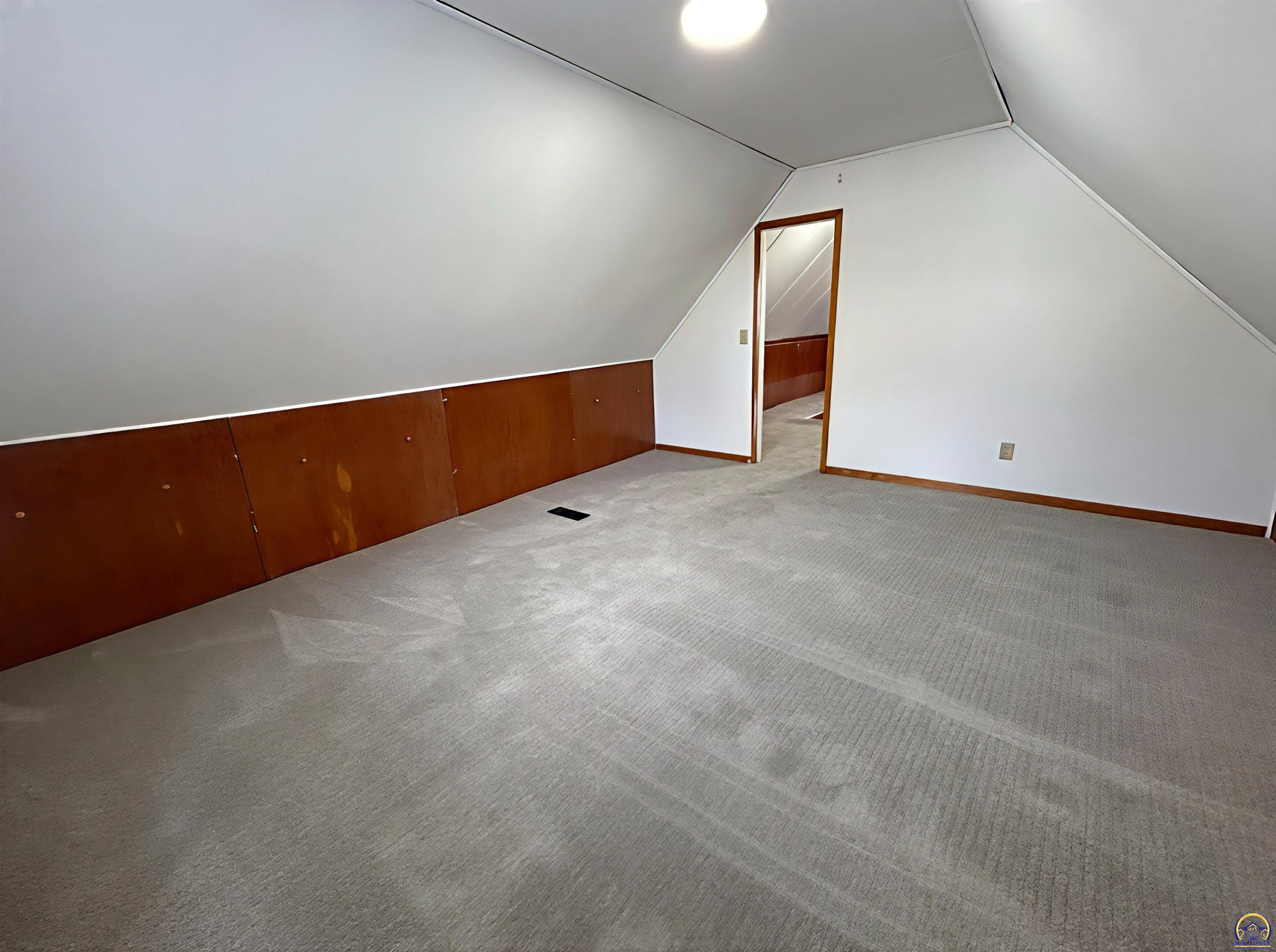 3720 Southwest 9th Street Topeka, KS 66606 - Photo 19 of 25