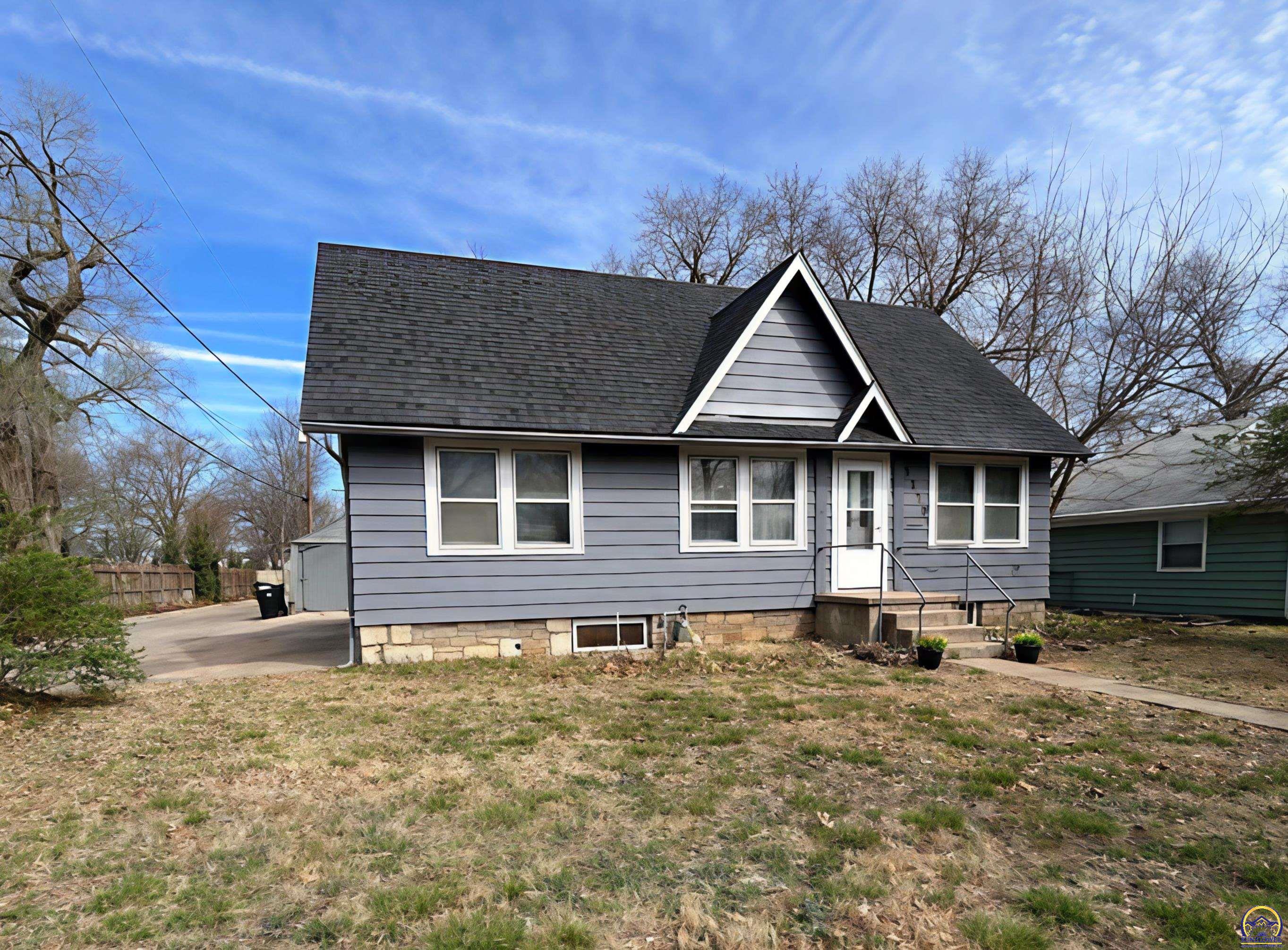3720 Southwest 9th Street Topeka, KS 66606 - Photo 2 of 25