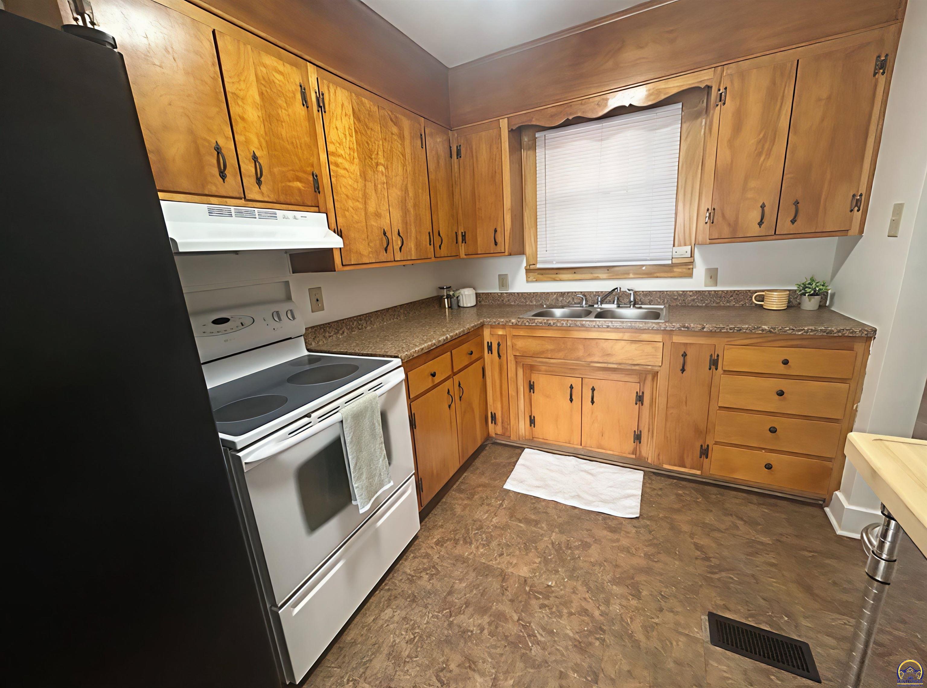 3720 Southwest 9th Street Topeka, KS 66606 - Photo 6 of 25