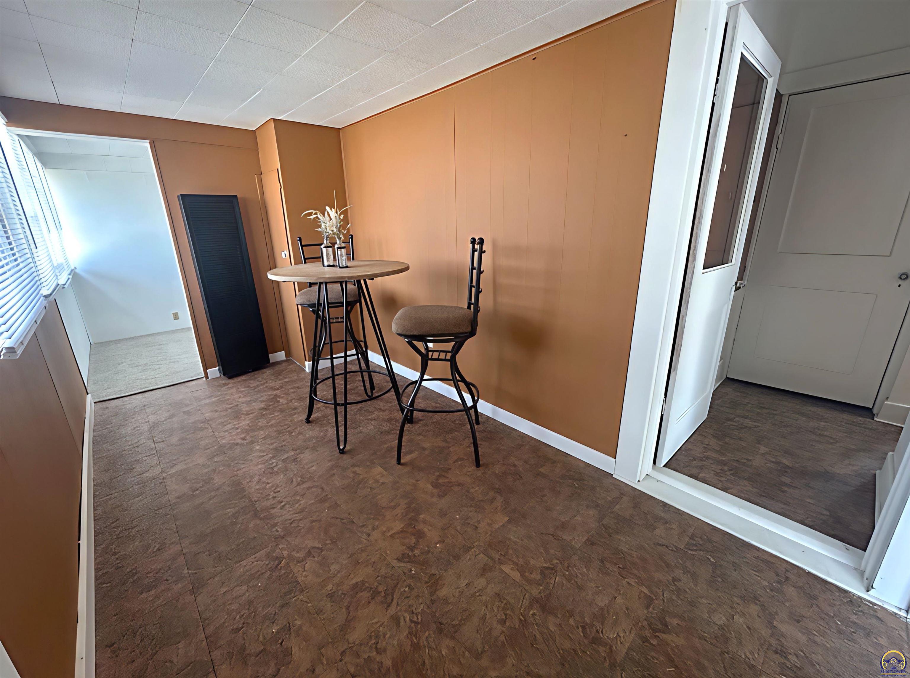 3720 Southwest 9th Street Topeka, KS 66606 - Photo 8 of 25