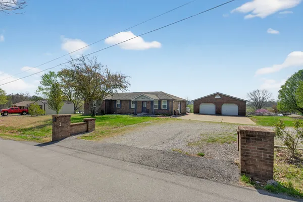 $389,900 | 1848 Cardinal Drive, Pleasant View, TN 37146