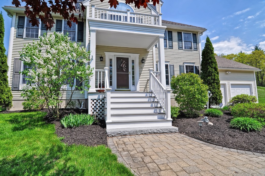 36 Proctor Road Townsend, MA 01469 - Photo 4 of 29 a front view of a house with a garden