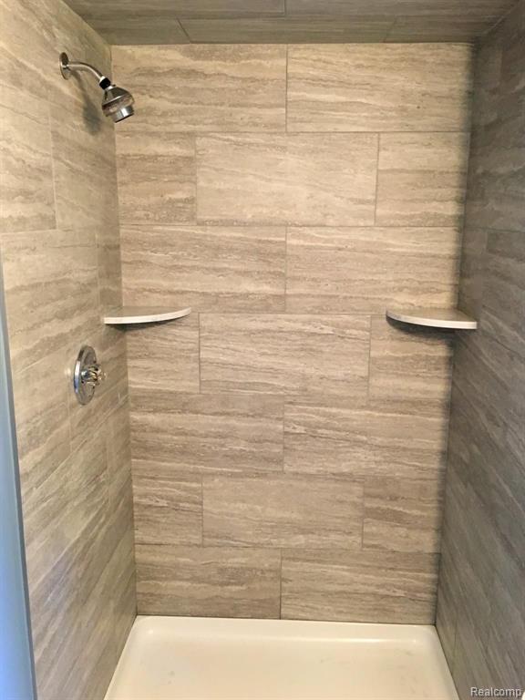 30015 High Valley Road Farmington Hills, MI 48331 - Photo 18 of 25