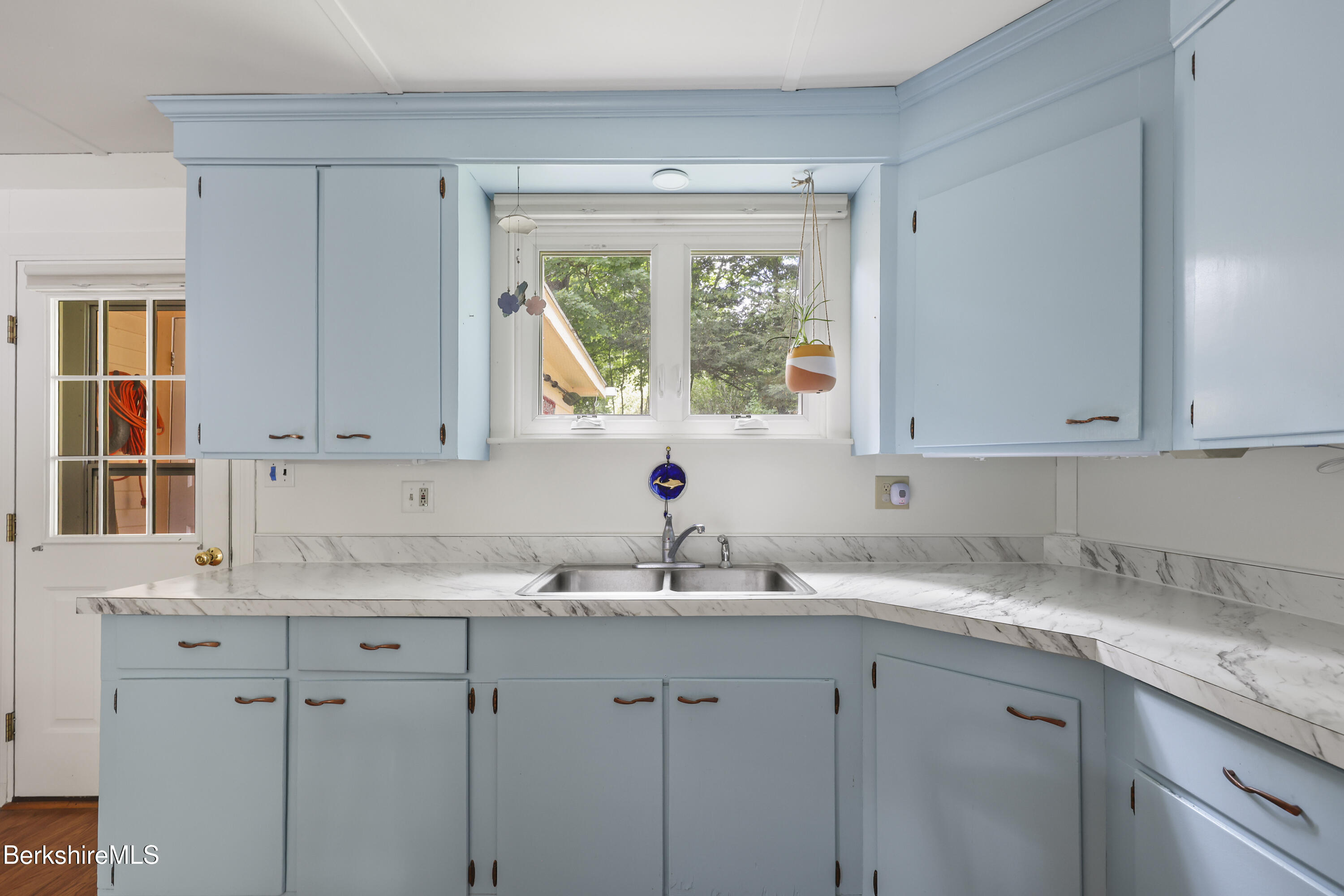 263 Shore Road Richmond, MA 01201 - Photo 12 of 26 Kitchen