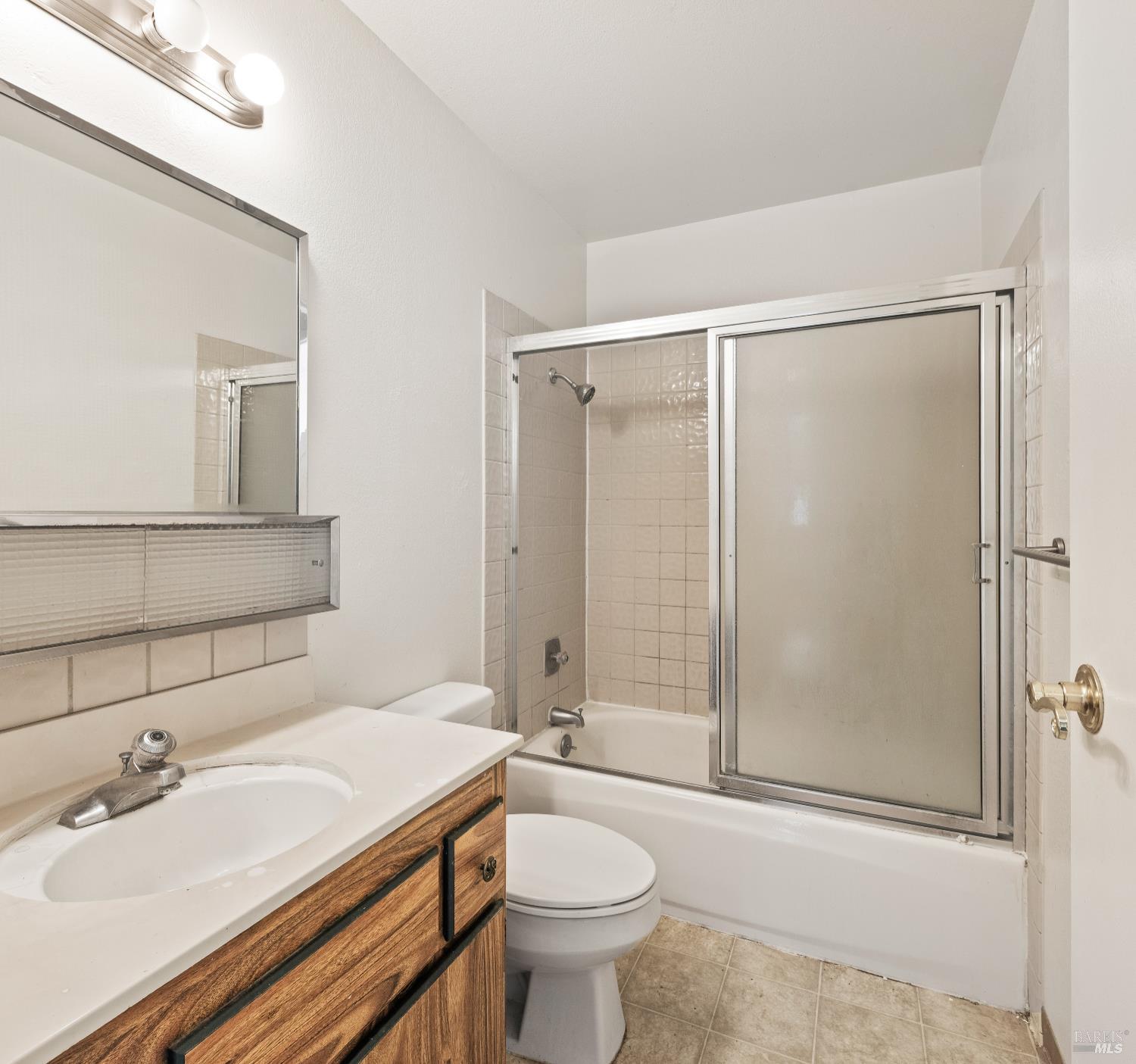 2314 Gads Hill Court Santa Rosa, CA 95401 - Photo 21 of 37 2nd bathroom