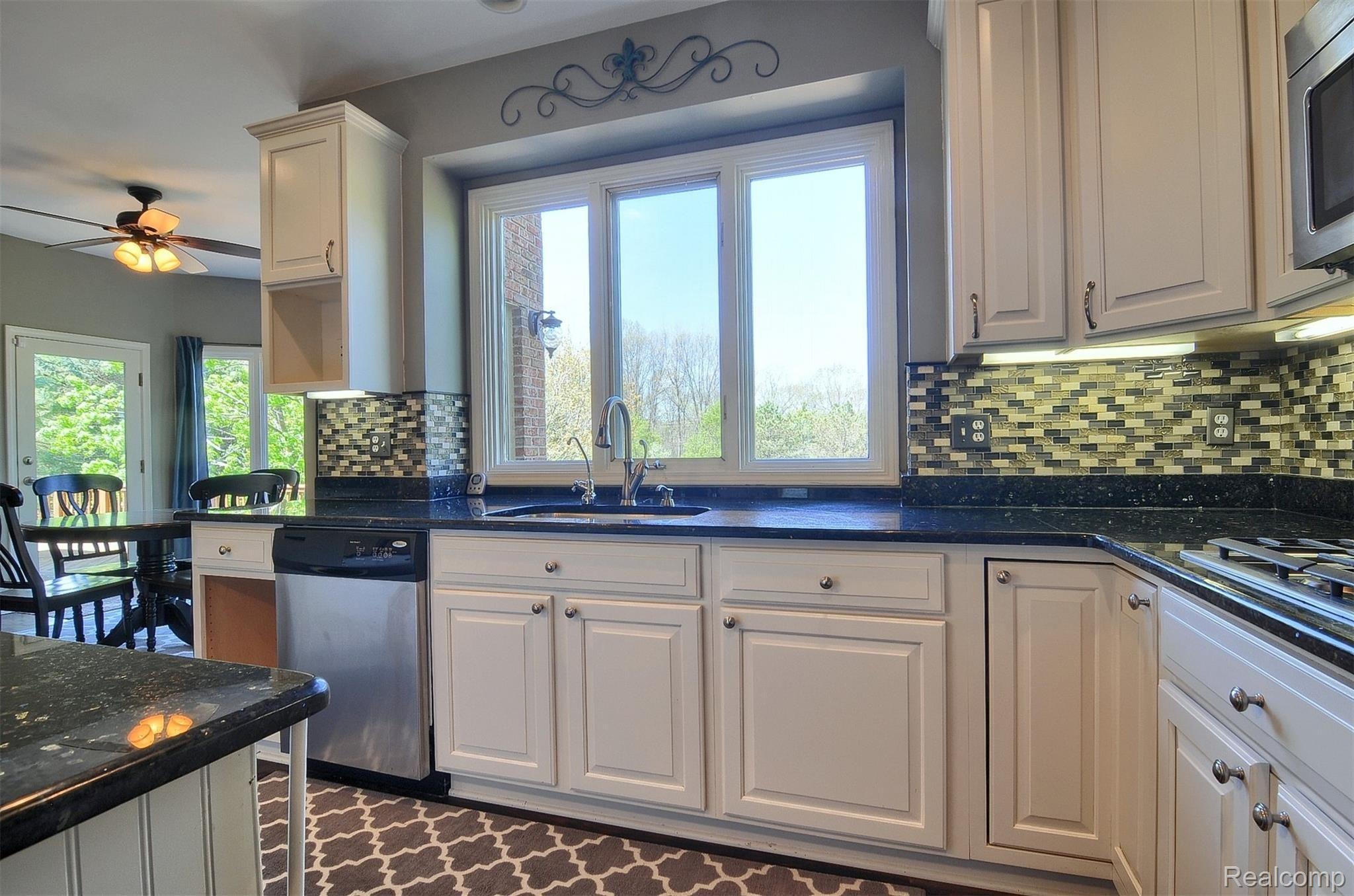 4049 Oak Tree Circle Rochester, MI 48306 - Photo 13 of 38 13-Kitchen 5th View.jpg