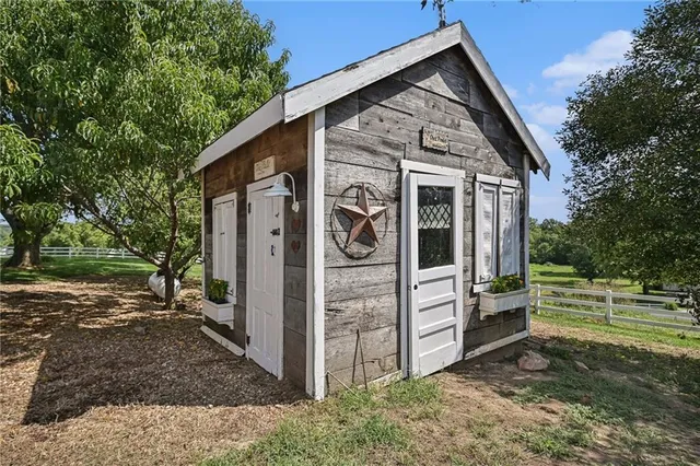 $1,400,000 | 16695 B Highway, Smithville, MO 64089