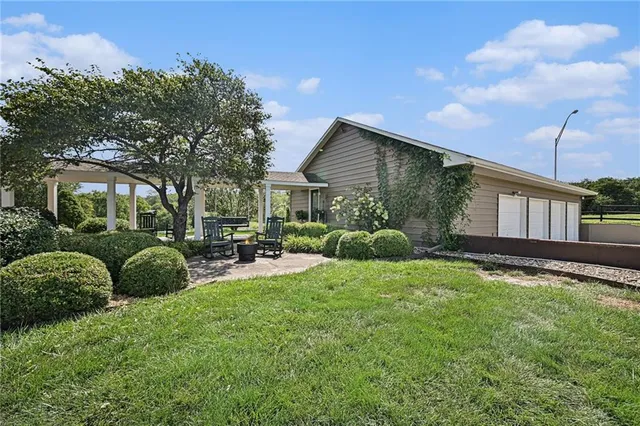 $1,400,000 | 16695 B Highway, Smithville, MO 64089