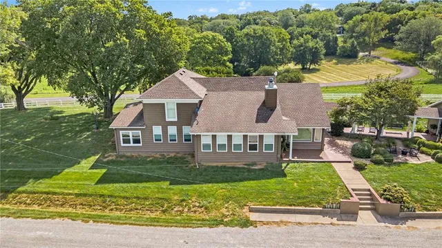 $1,400,000 | 16695 B Highway, Smithville, MO 64089