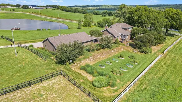 $1,400,000 | 16695 B Highway, Smithville, MO 64089