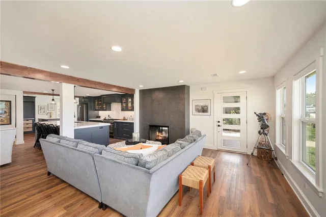 $1,400,000 | 16695 B Highway, Smithville, MO 64089