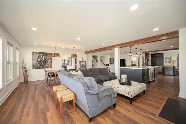 $1,400,000 | 16695 B Highway, Smithville, MO 64089