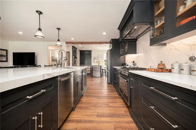 $1,400,000 | 16695 B Highway, Smithville, MO 64089