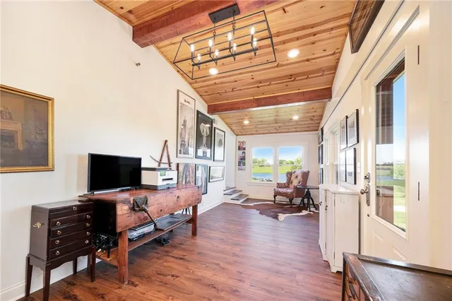 $1,400,000 | 16695 B Highway, Smithville, MO 64089