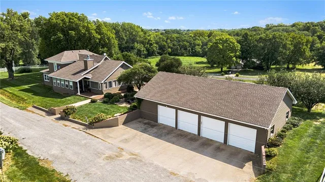 $1,400,000 | 16695 B Highway, Smithville, MO 64089