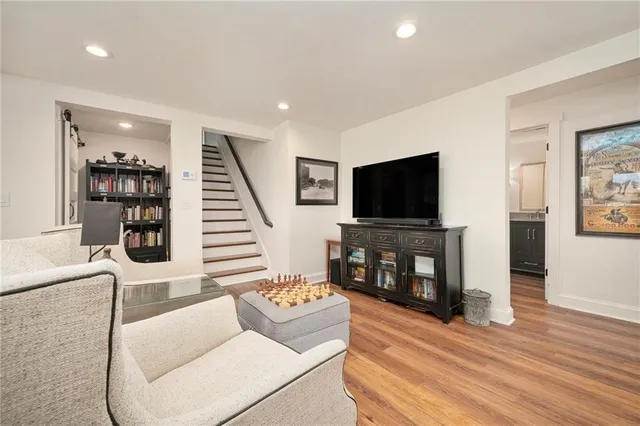 $1,400,000 | 16695 B Highway, Smithville, MO 64089