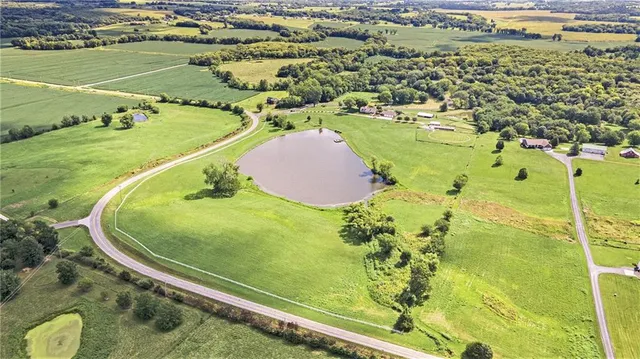 $1,400,000 | 16695 B Highway, Smithville, MO 64089