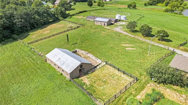 $1,400,000 | 16695 B Highway, Smithville, MO 64089