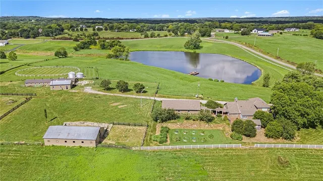 $1,400,000 | 16695 B Highway, Smithville, MO 64089