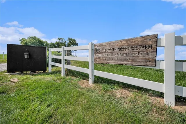 $1,400,000 | 16695 B Highway, Smithville, MO 64089