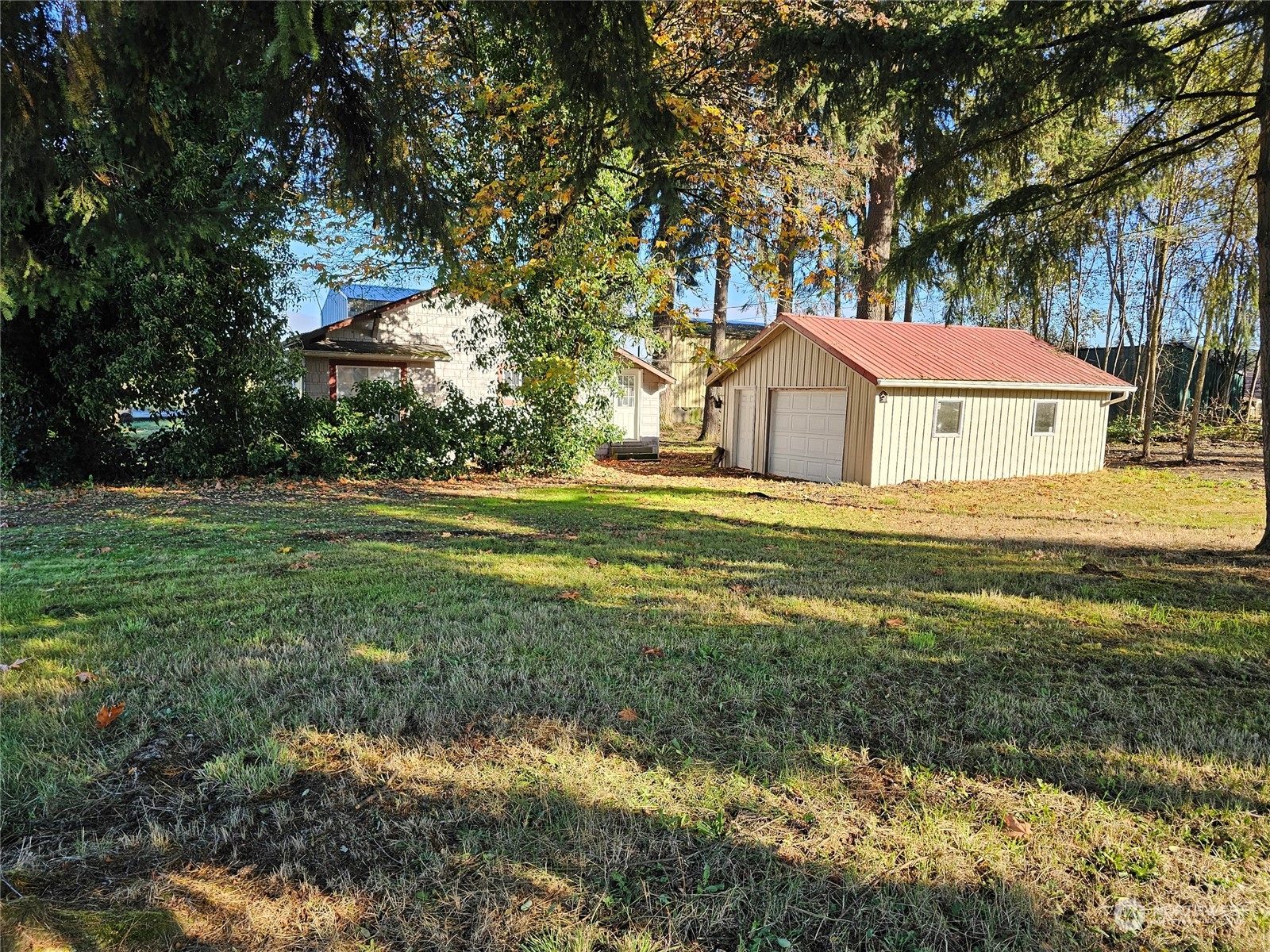 18220 Dallas Street Southwest Rochester, WA 98579 - Photo 4 of 28 a front view of a house with a yard