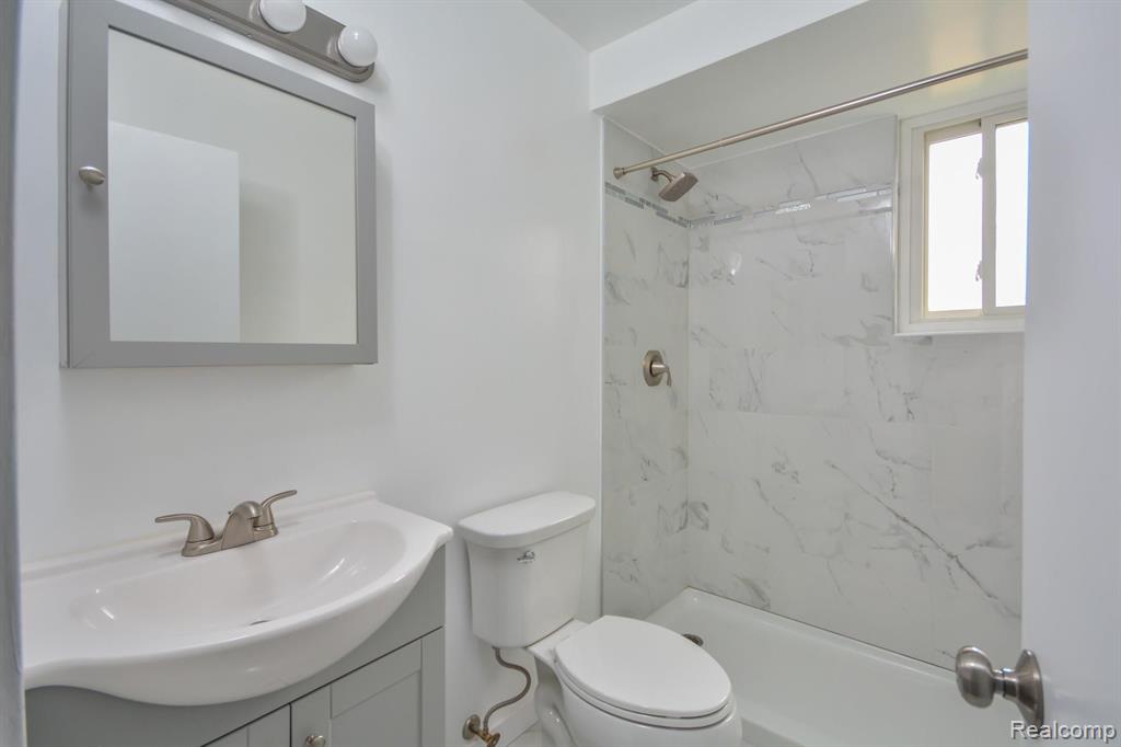 4030 West 13 Mile Road, Unit D3 Royal Oak, MI 48073 - Photo 7 of 13