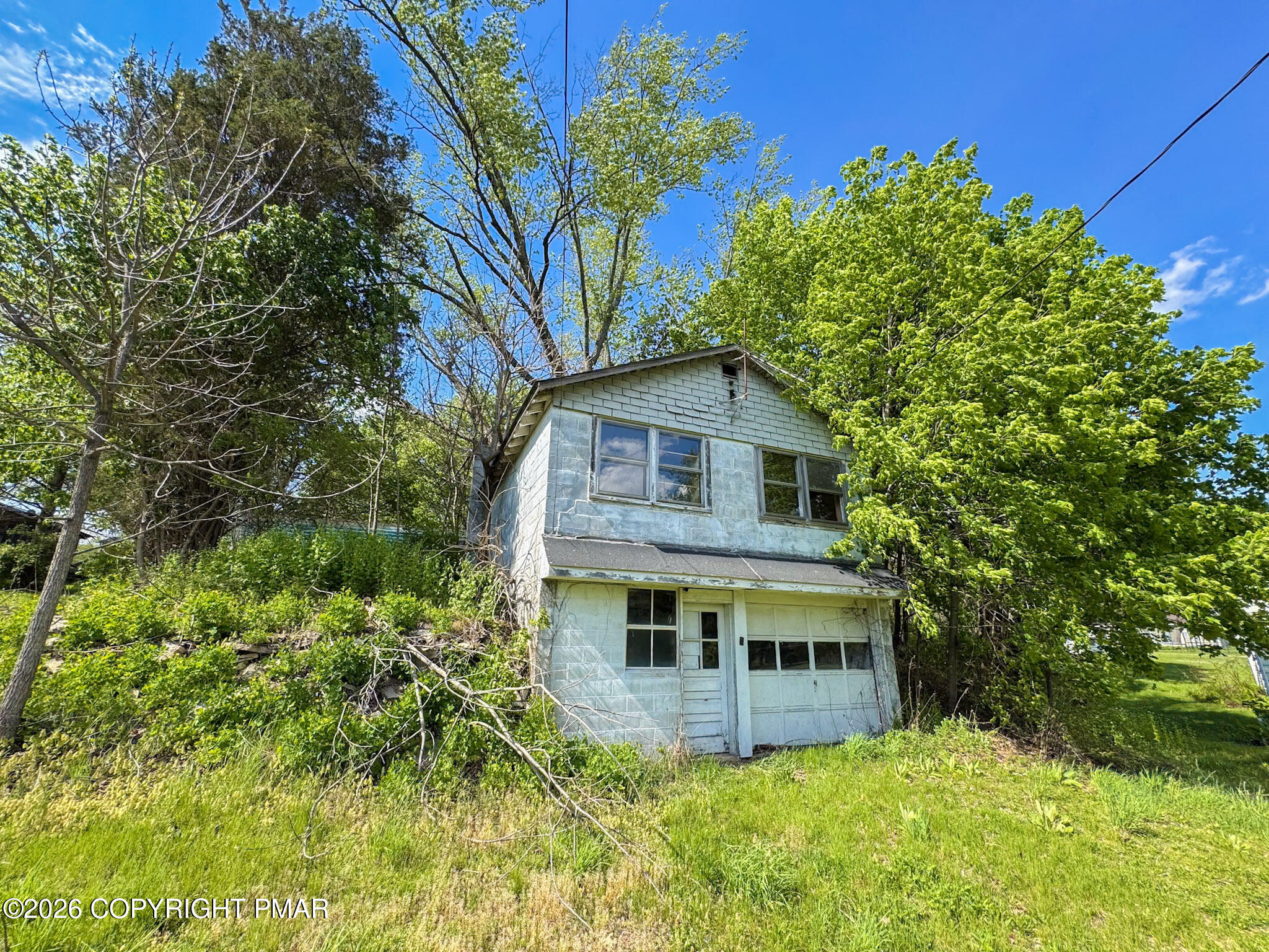 279 East Lizard Creek Road Lehighton, PA 18235 - Photo 3 of 25 a view of front of house with a yard