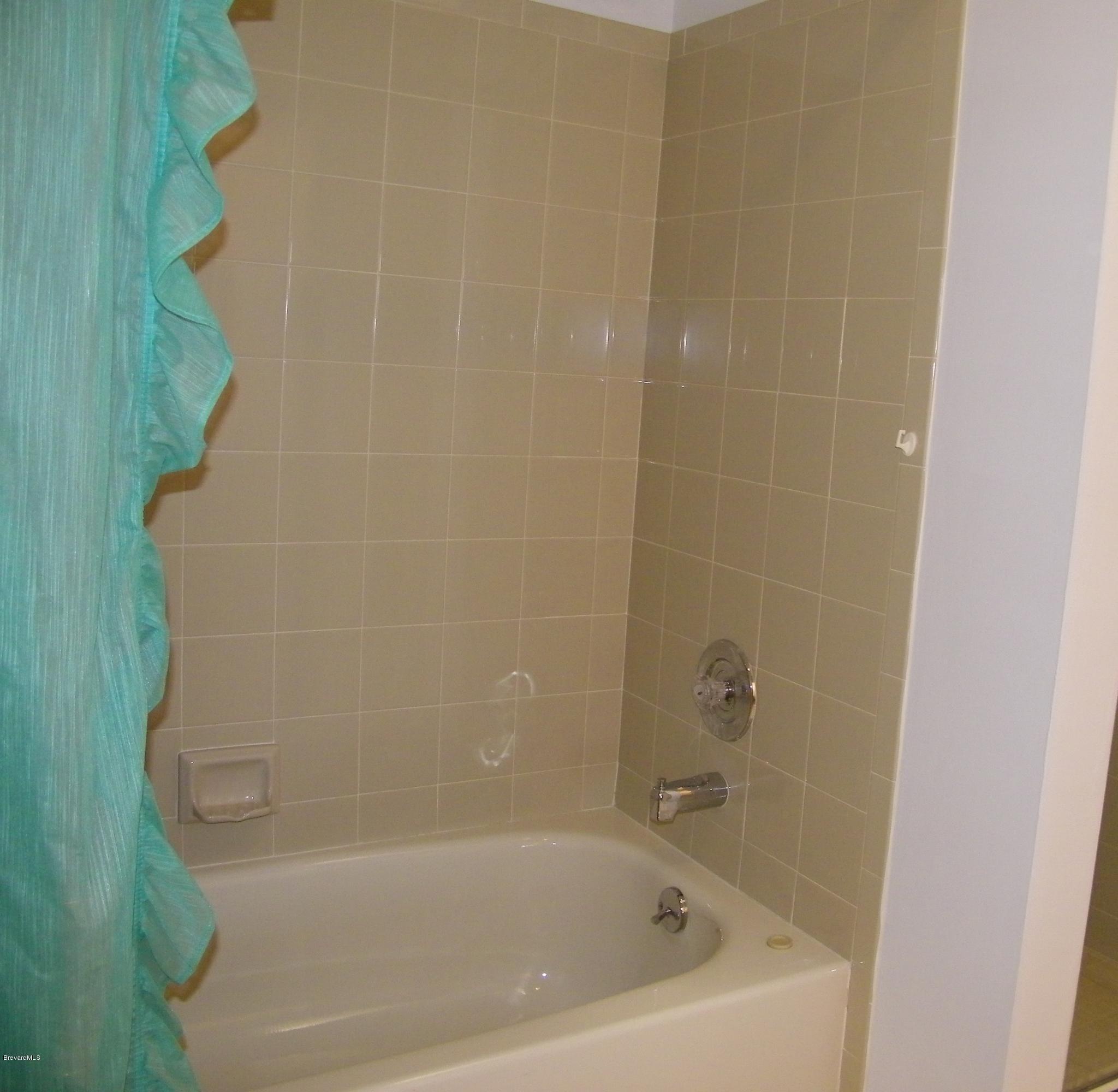844 Ridge Lake Drive Melbourne, FL 32940 - Photo 11 of 29 Master Bath Tub